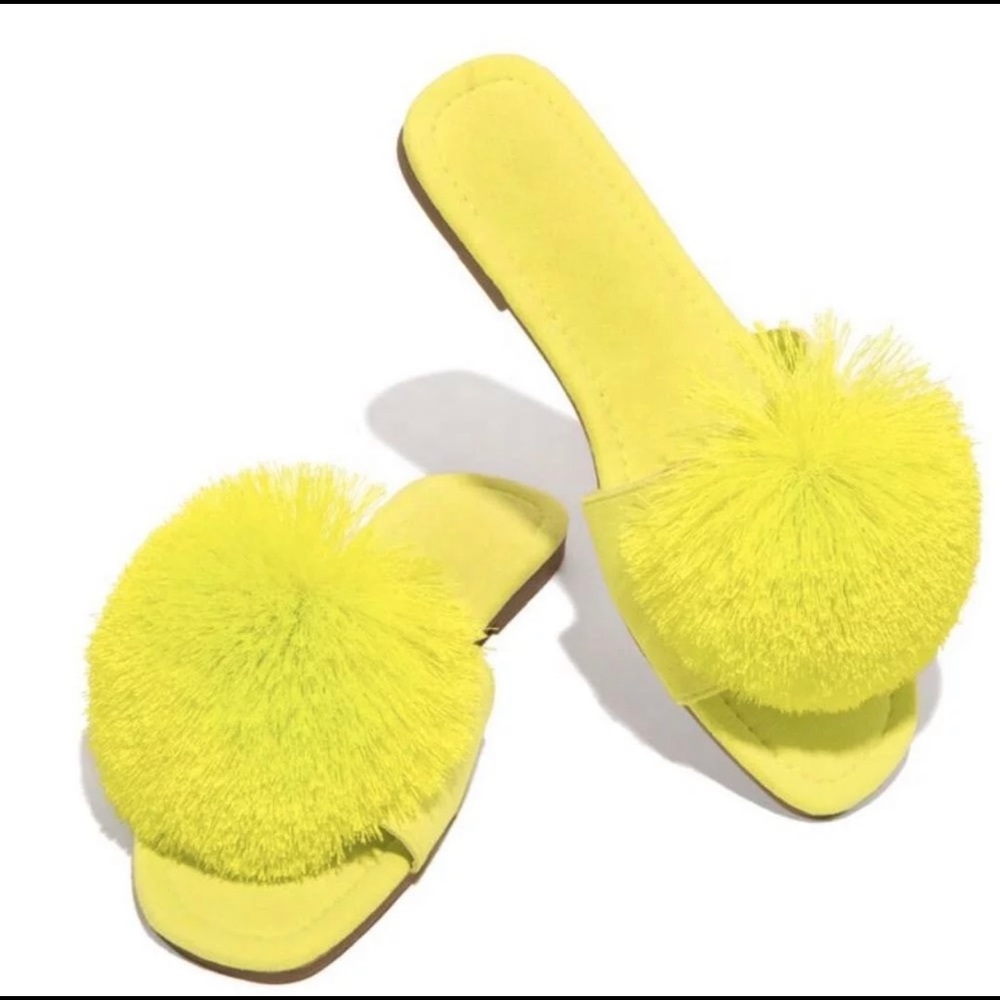 Pom Pom sandals
